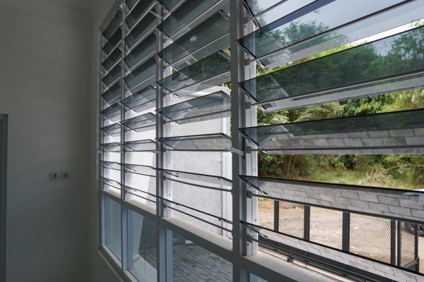 Cost of Jalousie Window Repair in Kansas City